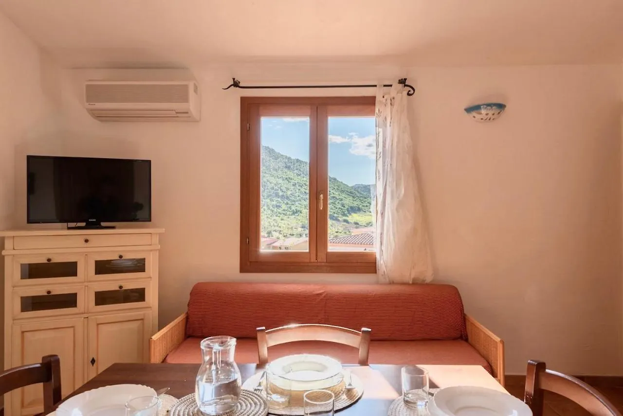 Apartahotel Isa-Residence With Swimming-Pool In Tanaunella, Apartments With Air Conditioning And Private Outdoor Space