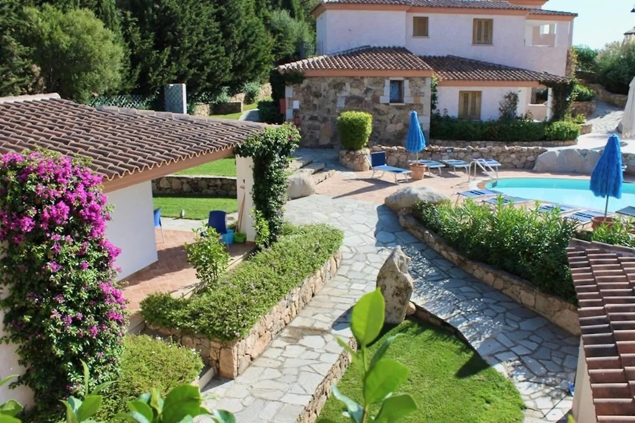 Apartahotel Isa-Residence With Swimming-Pool In Tanaunella, Apartments With Air Conditioning And Private Outdoor Space Italia