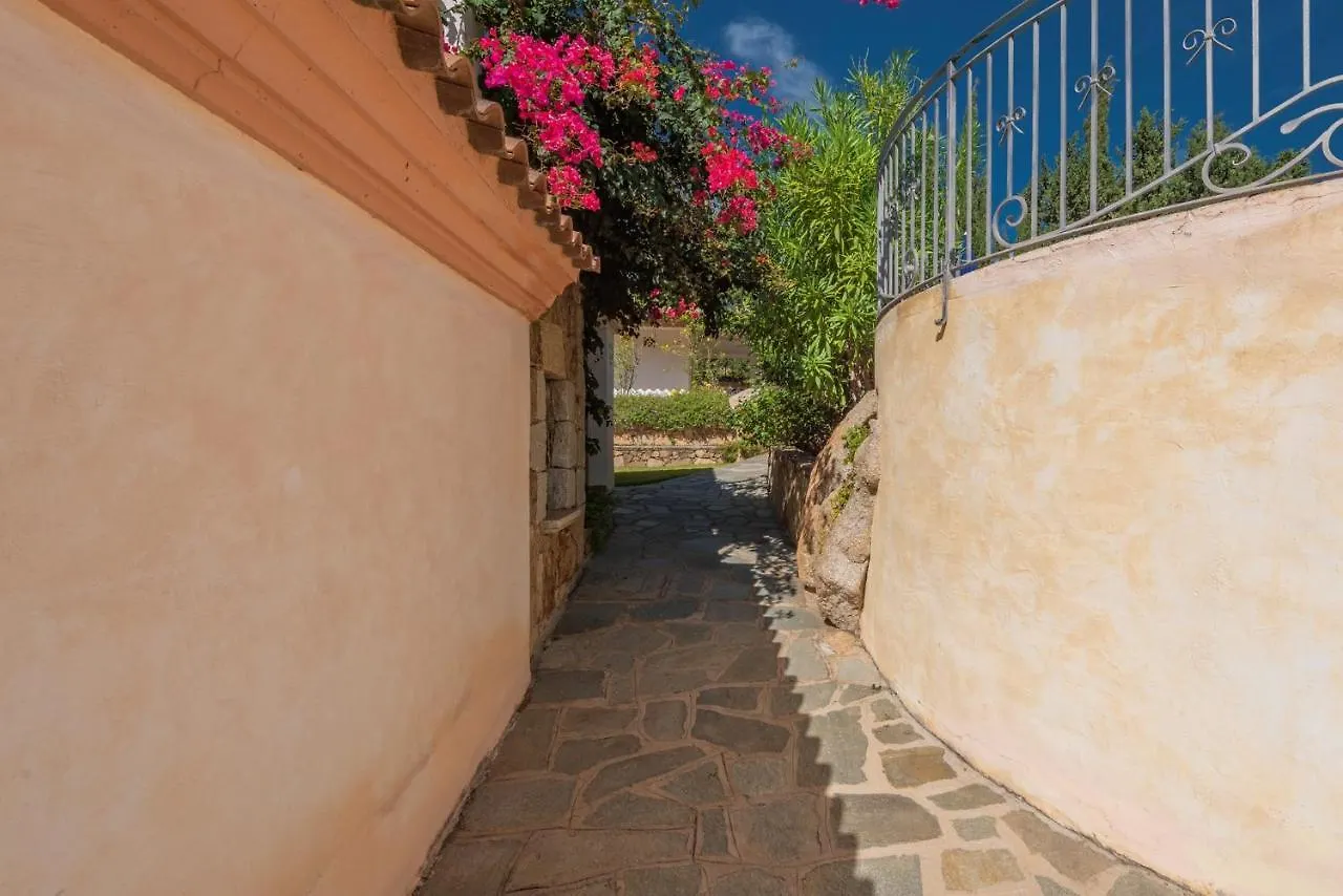 Isa-Residence With Swimming-Pool In Tanaunella, Apartments With Air Conditioning And Private Outdoor Space 0*, Tanaunella Italia